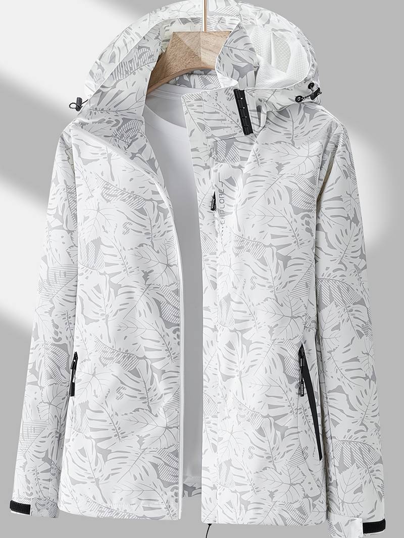 Mujer vistiendo chaqueta cortavientos ligera e impermeable con capucha. Perfecta para otoño/invierno casual y moda.