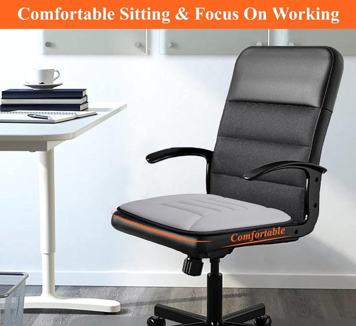 Cojín de asiento de coche transpirable de espuma viscoelástica negra, ideal para alivio de presión en viajes.