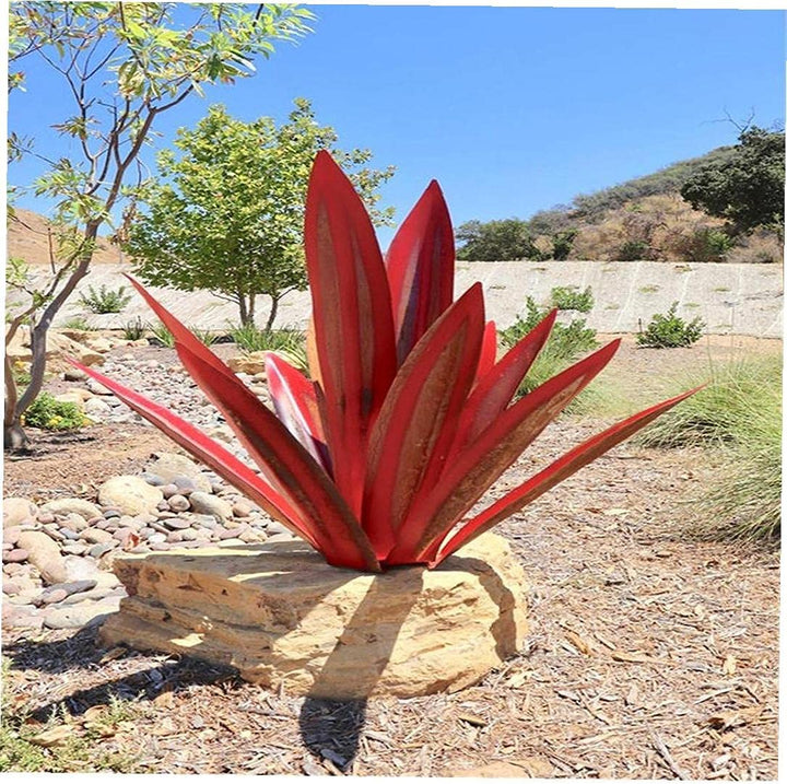Escultura artesanal de agave de metal, adorno duradero para jardines. Decoración exterior rústica.