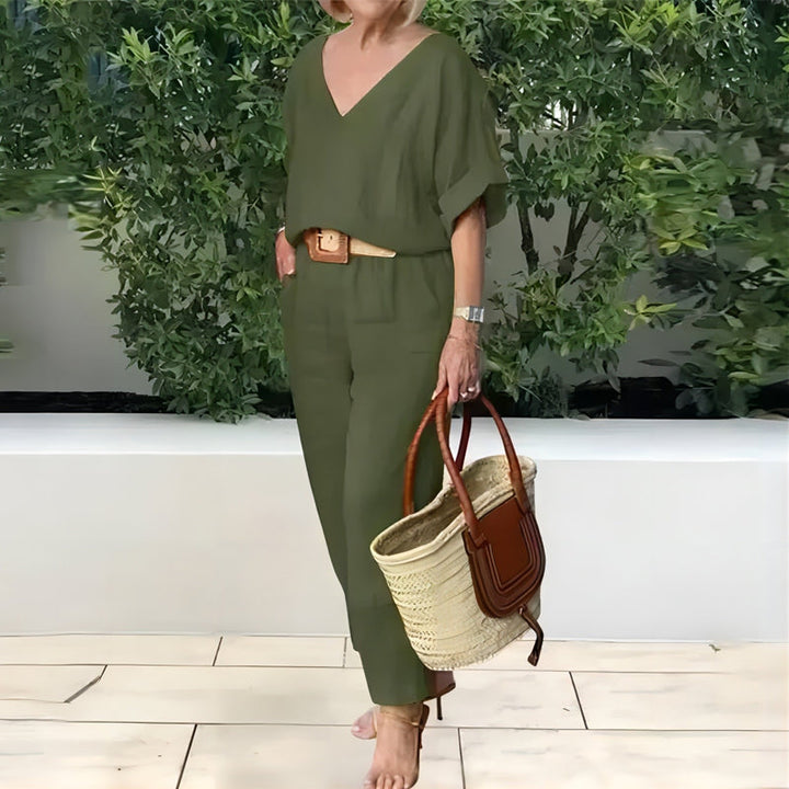 Ropa mujer de moda: conjunto blusa cuello V y pantalón recto, cómodo y elegante para un look diario.