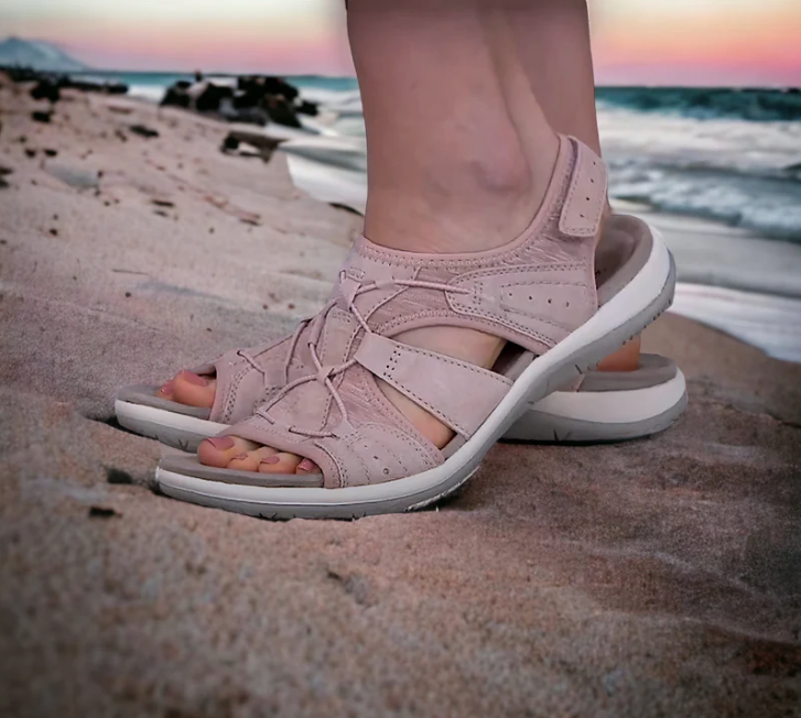 Sandalias de moda para mujer, estilo abierto y acolchado, perfectas para la playa o un paseo veraniego.