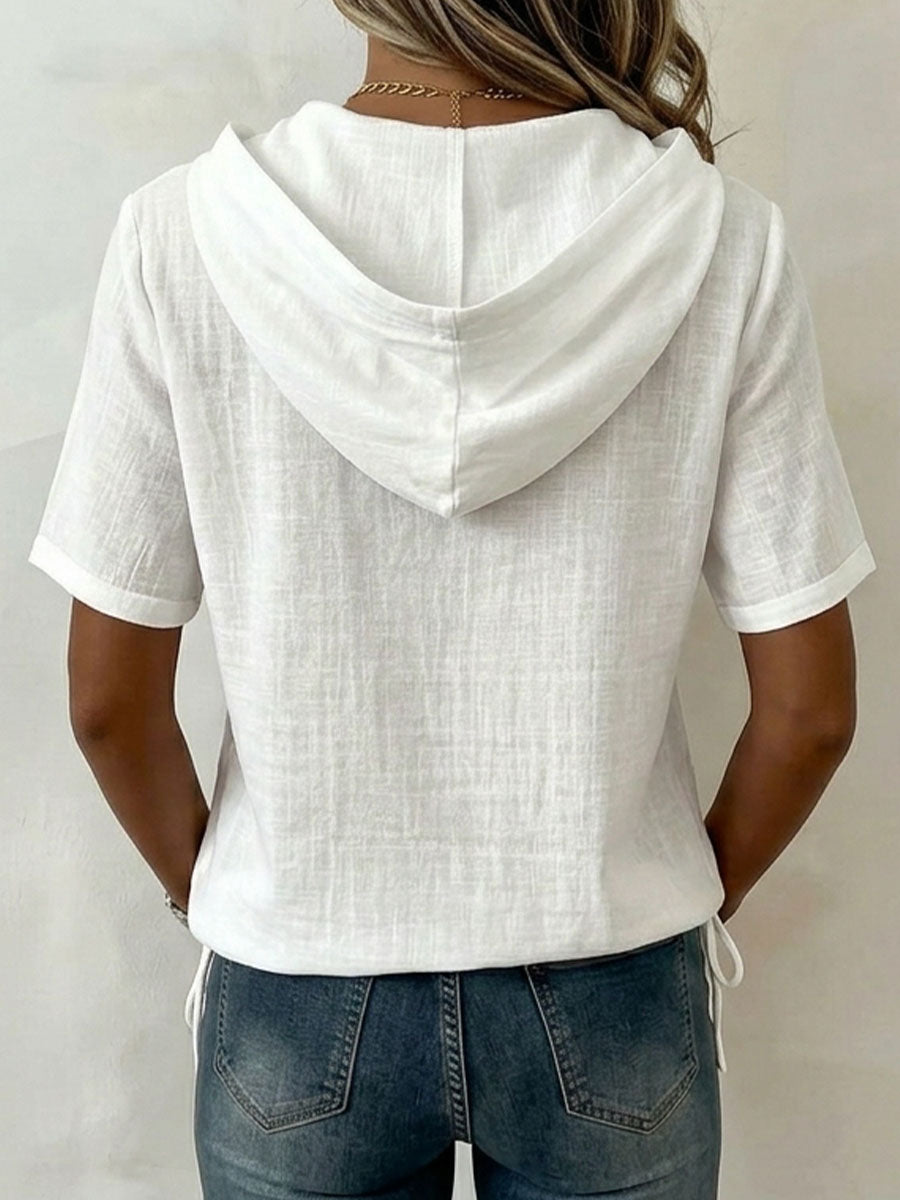 Blusa mujer fluida de manga corta con capucha y botones, perfecta para estilo diario cómodo.