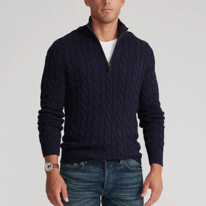 Suéter de hombre con cremallera frontal y detalle trenzado, un clásico de la moda masculina para el frío.