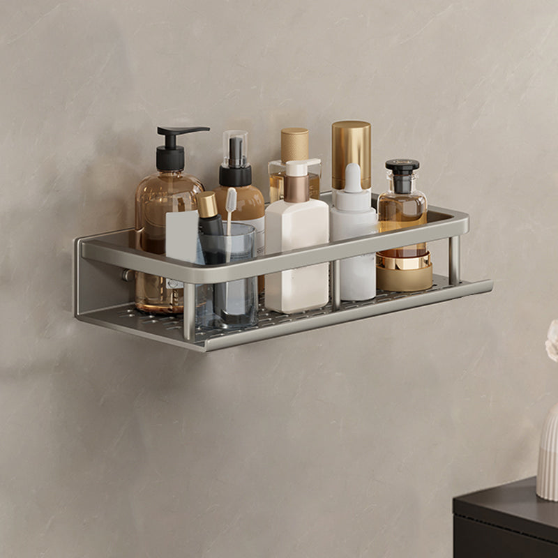 Estante de baño minimalista de acero gris para organización de accesorios modernos en pared.
