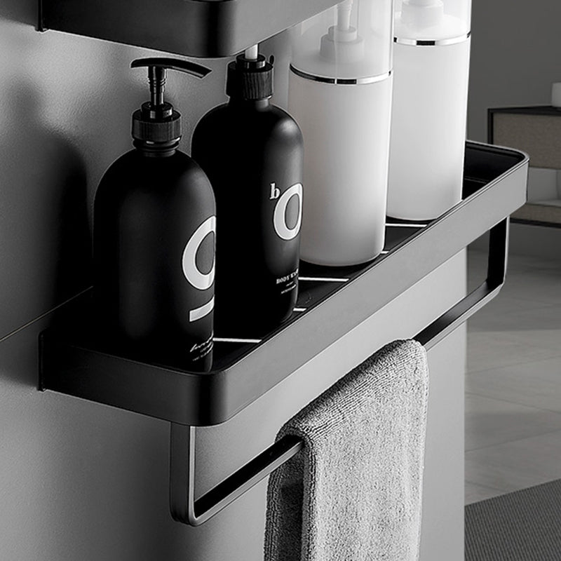 Estante de baño moderno en acabado negro mate, ideal para la organización diaria.