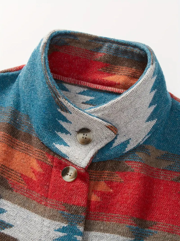 Chaqueta de mujer tejida azul naranja, cuello estampado único. Ropa versátil y moderna para cualquier ocasión.