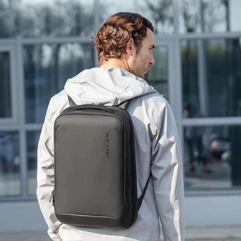 Mochila slim profesional negra con frente rígido para portátil de 39.6 cm. Ideal para negocios y protección.