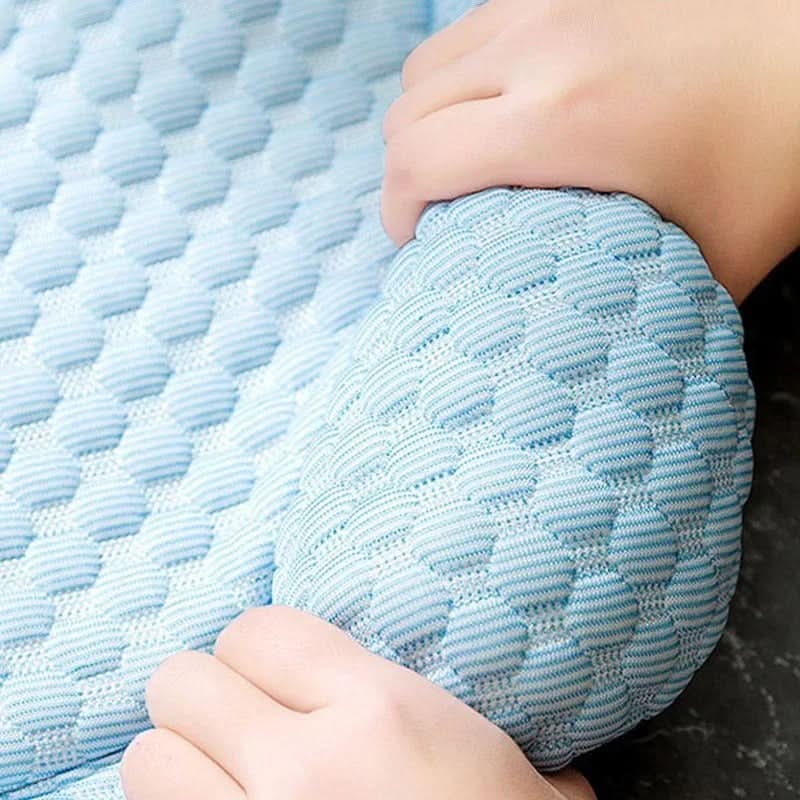 Colchoneta refrescante duradera y fácil de limpiar. Promueve el bienestar y descanso de tu mascota.