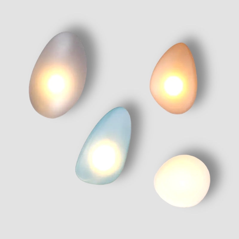Lámpara de pared LED Coloria vintage con vidrio de colores, iluminación cálida y bajo consumo.