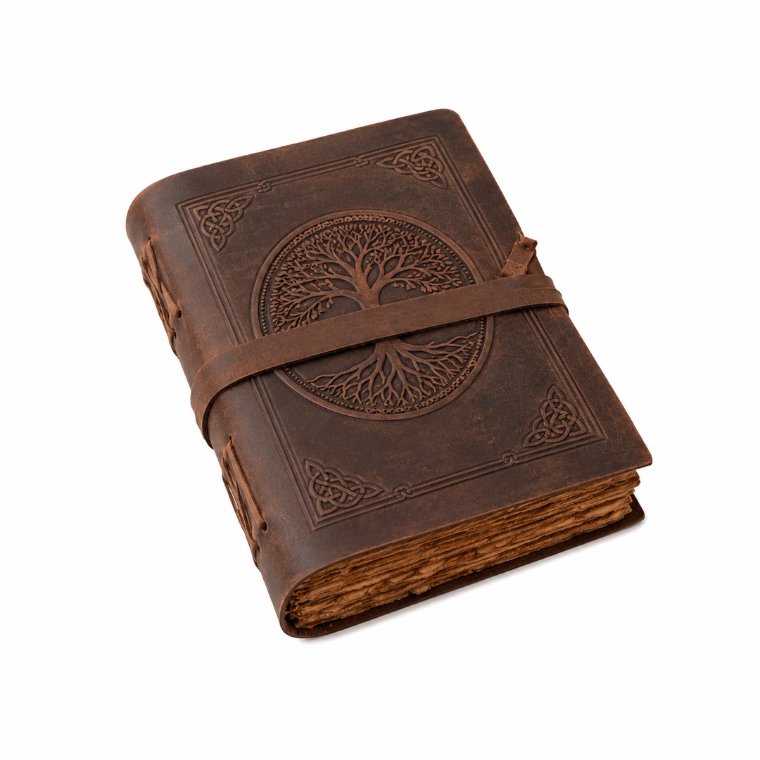 Cuaderno vintage artesanal con relieve de Árbol de la Vida, perfecto para diario, notas o bocetos.
