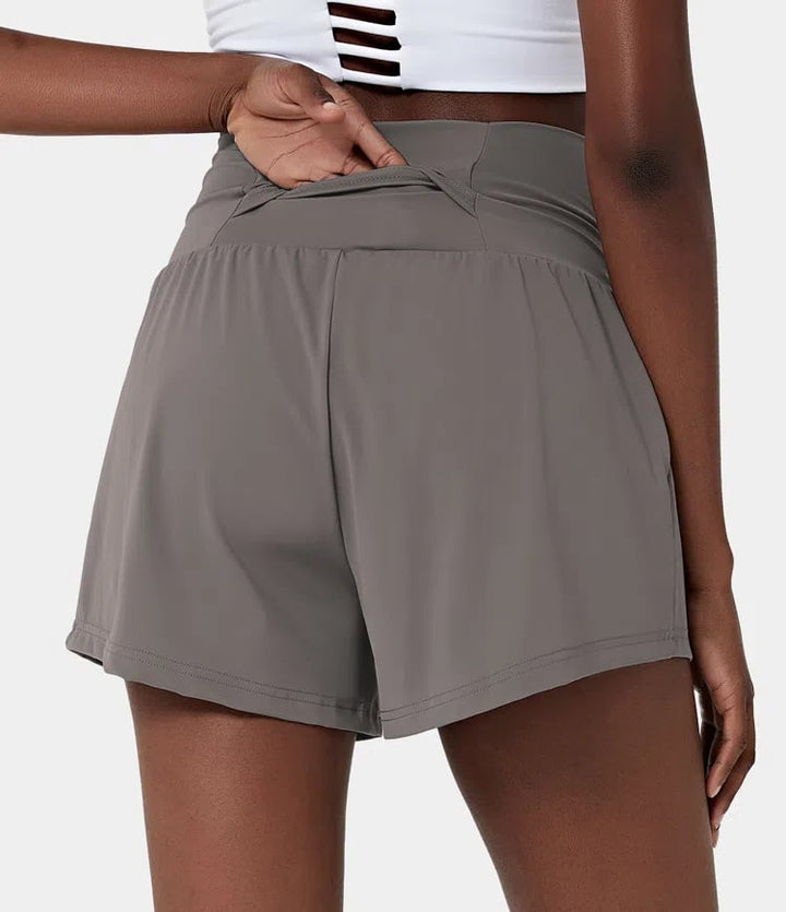 Short femenino para yoga, cintura alta, con bolsillos prácticos y funcionales.