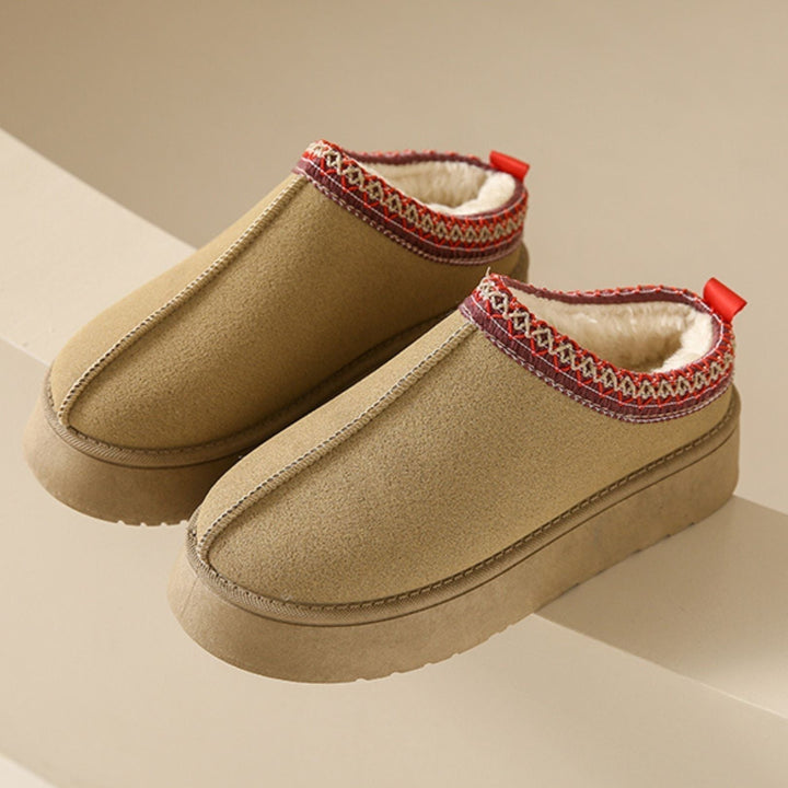 Cómodas pantuflas de mujer con estilo retro. Calzado suave y antideslizante, perfecto para el hogar en invierno.