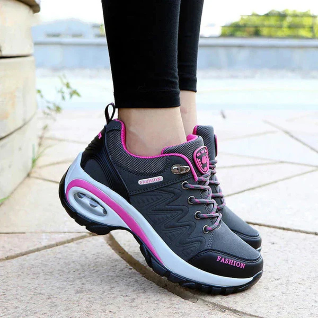 Zapatillas deportivas de mujer para senderismo y escalada. Agarre y estabilidad superior en terrenos difíciles.