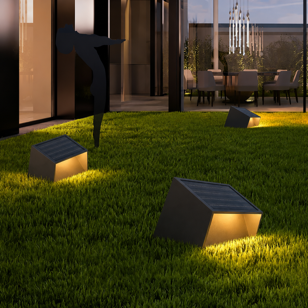 Fácil instalación de lámpara solar LED para jardín, control remoto y luz automática en caminos.