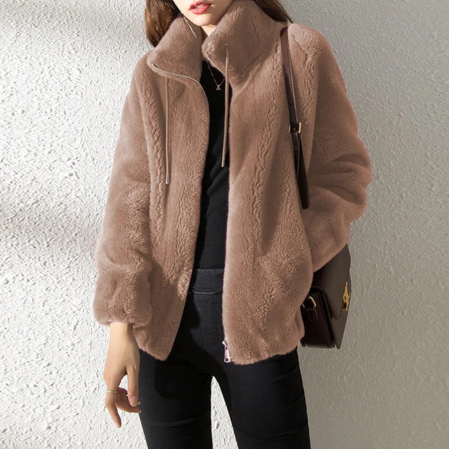 Abrigo de ante para mujer, diseño oversized con cuello, cinturón, ideal para moda de invierno.
