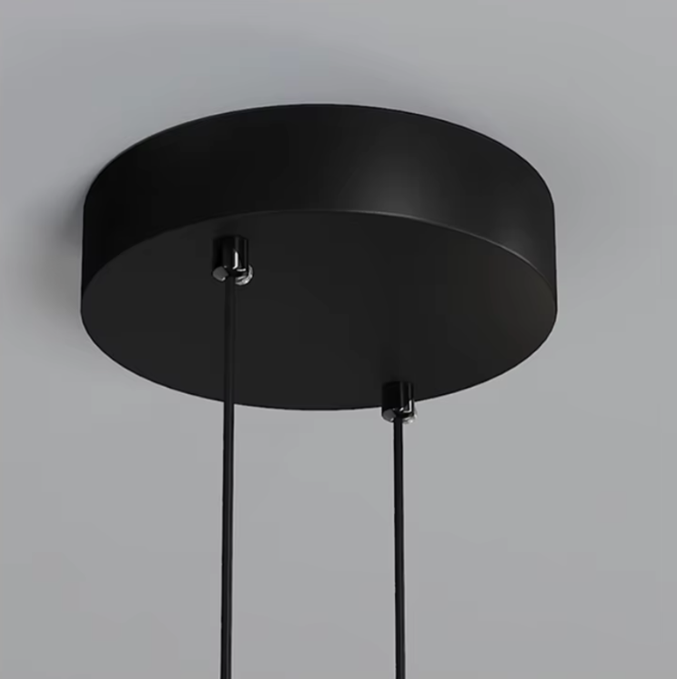 Lámpara colgante LED de bajo consumo. Diseño moderno para el hogar, luz ajustable.