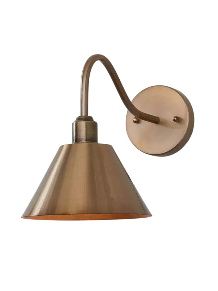 Aplique de pared cónico, luz focal direccional, ideal para decoración moderna.