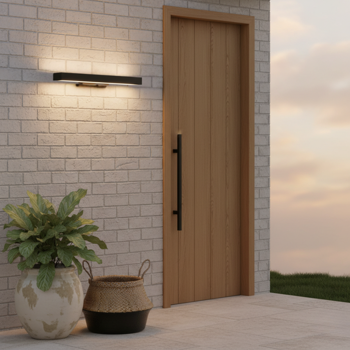 Aplique exterior LED moderno, para una iluminación eficiente en jardines y patios.