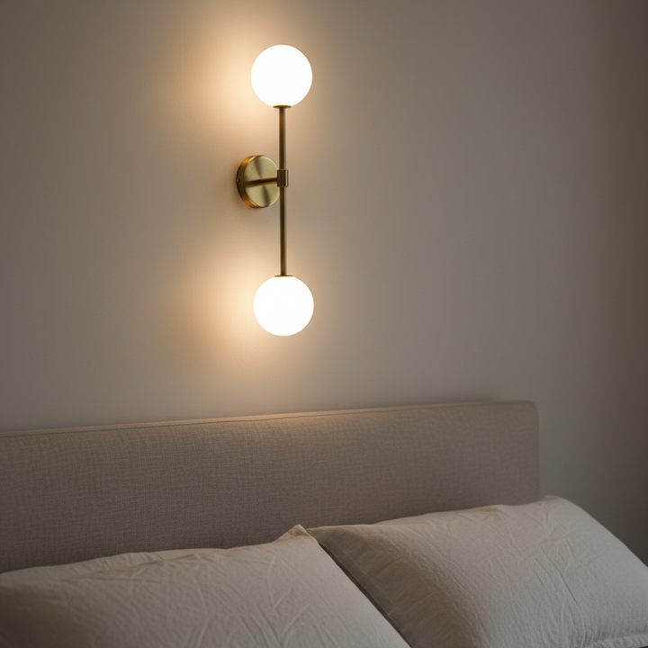 Lámpara de pared LED moderna y eficiente, disponible en dorado y negro. Ideal para decoración.