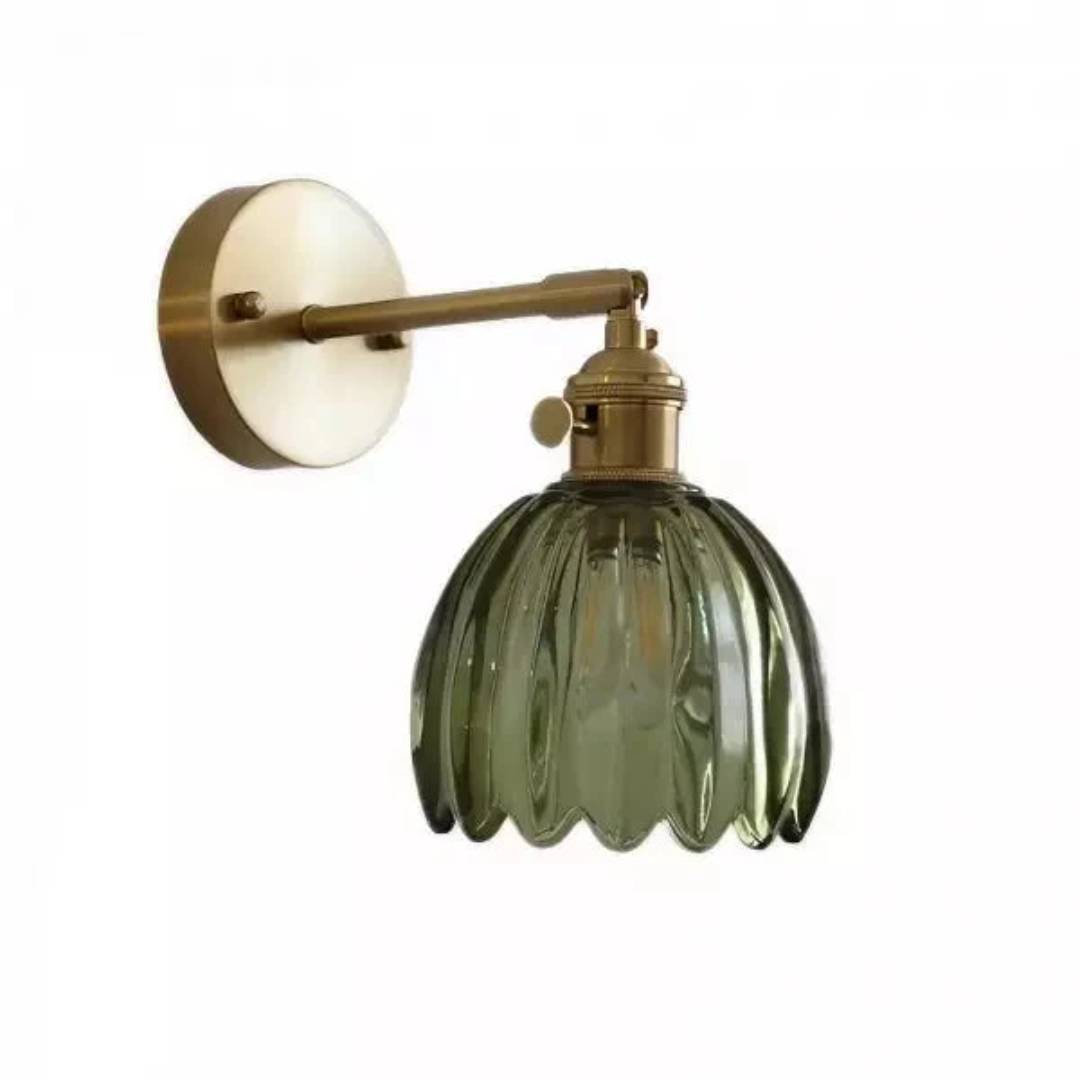 Aplique de pared retro con vidrio tulipán, perfecto para crear un ambiente vintage en tu hogar.