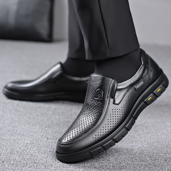 Vista lateral de zapatos casuales hombre sin cordones, destacando su diseño elegante y comodidad para el día.