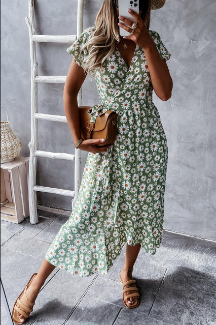 Vestido fluido de verano para mujer con escote en V. Ropa casual versátil, cómoda y con estilo femenino elegante.
