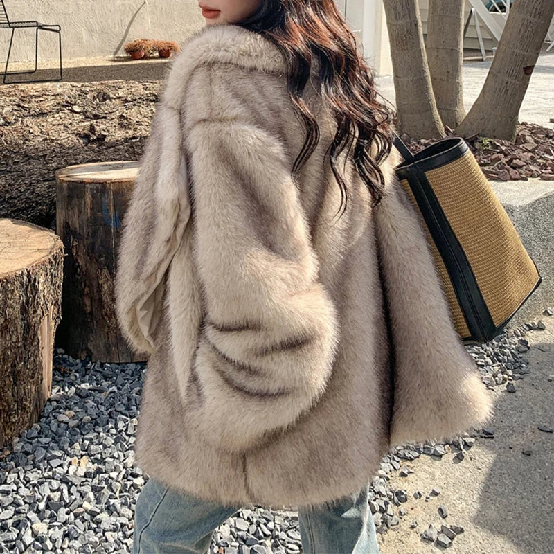 Abrigo de invierno mujer, estilo elegante y moderno. Ropa de abrigo versátil.