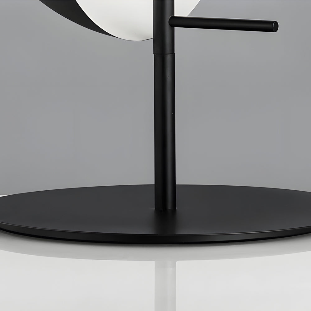 Lámpara de mesa decorativa esférica negra con pantalla ahumada. Crea un ambiente sofisticado y moderno en tu sala.