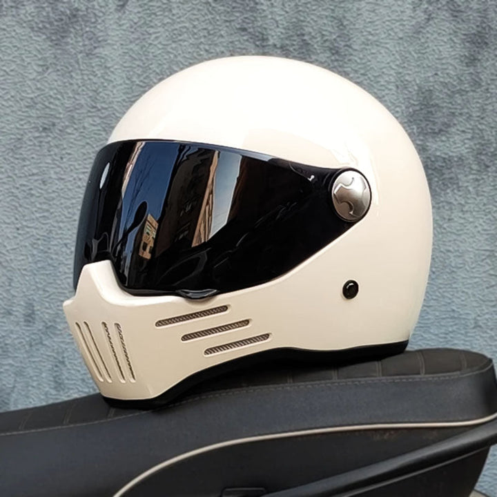 Casco integral con visor oscuro, ideal para motocicleta. Protección certificada DOT ECE unisex y alta seguridad.