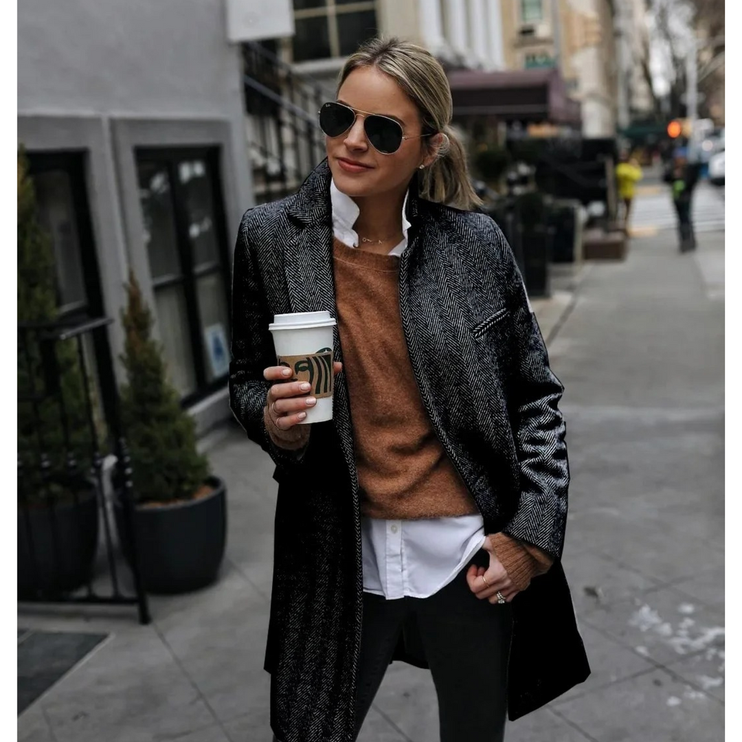 Trench coat de mujer con diseño de espiga, abrigo exterior elegante para un look sofisticado.