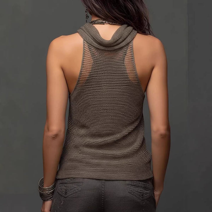 Imagen de top halter de malla doble capa para mujer, con diseño fluido y moderno, apto para fiesta o casual.