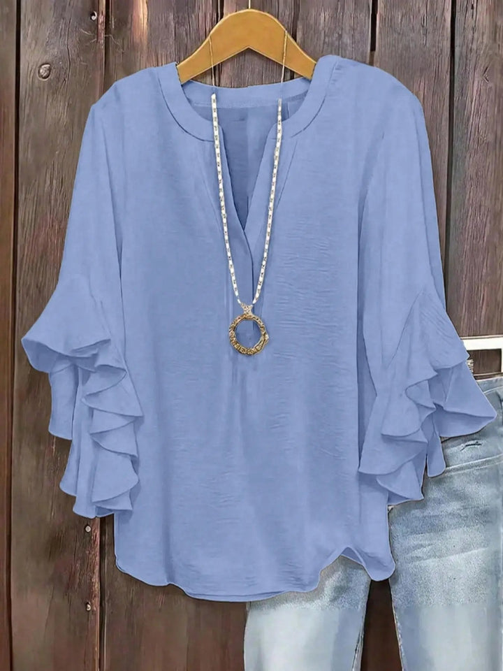 Blusa casual para mujer, escote en V y mangas acampanadas, fácil de combinar y muy chic.