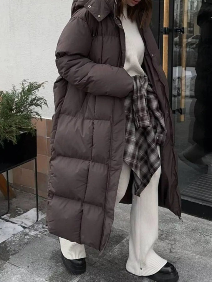 Parka acolchada larga para mujer con cinturón, perfecta para los días fríos y ventosos de invierno.