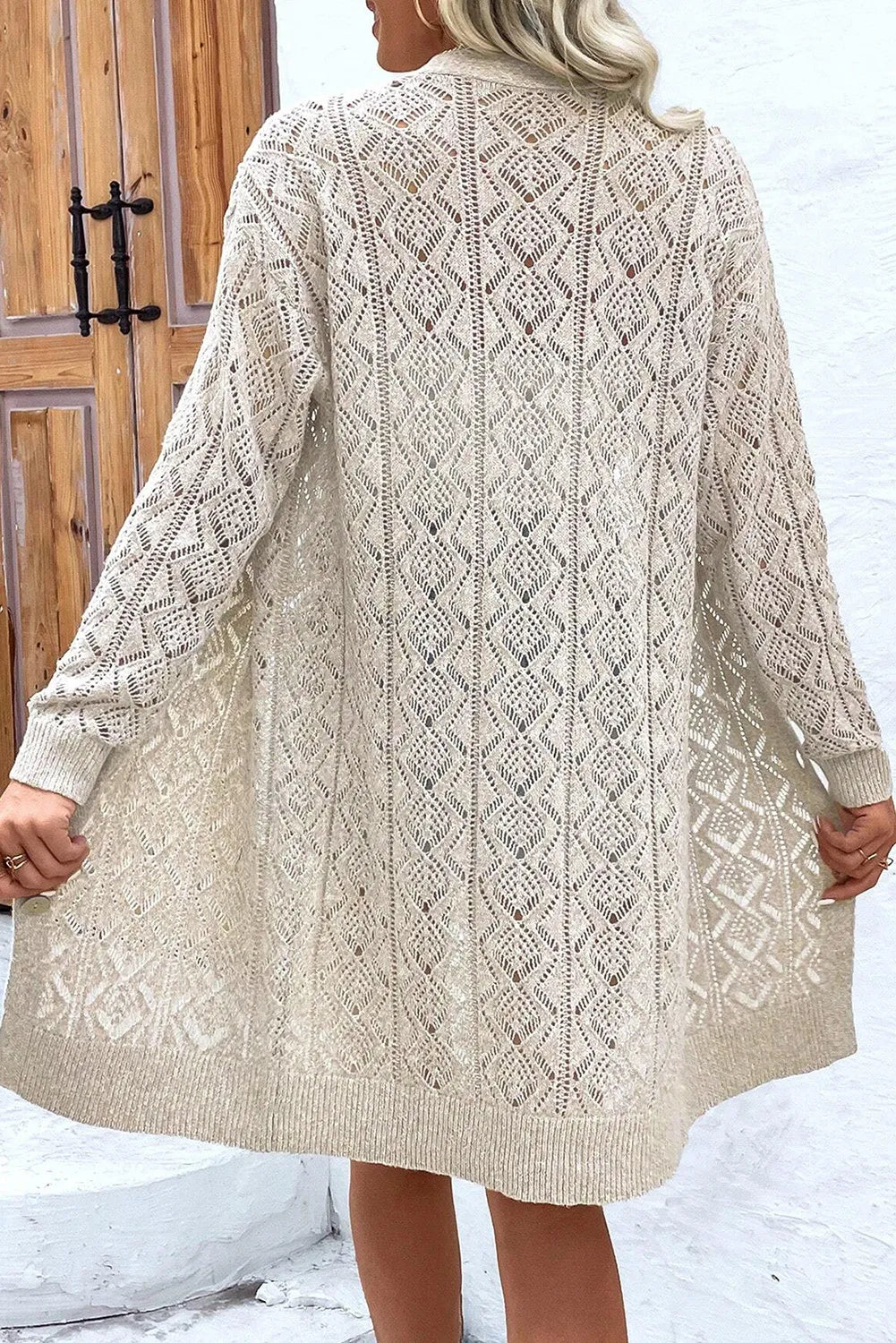 Ropa femenina: Cárdigan largo calado para mujer. Estilo casual de tejido punto acrílico con manga larga.