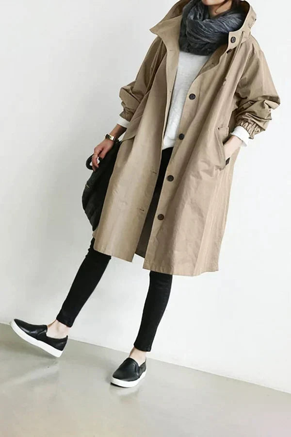 Trench coat oversize de moda, una prenda impermeable y chic para mujer en cualquier ocasión.