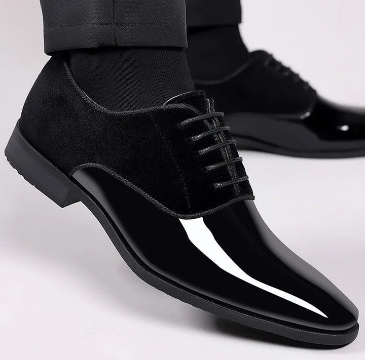 Calzado formal elegante para hombre, con brillo espejo, perfecto para fiestas, negocios y ocasiones especiales.