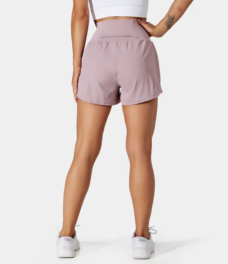 Short deportivo femenino, cintura alta, bolsillos, para un verano activo y fresco.
