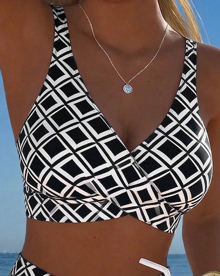 Conjunto bikini mujer, estampado geométrico único, con soporte cómodo para días de piscina.