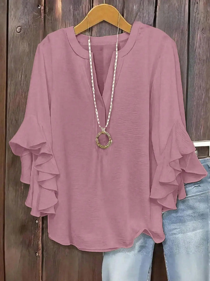 Top versátil de mujer con cuello en V y mangas campana. Ideal para moda femenina y comodidad.