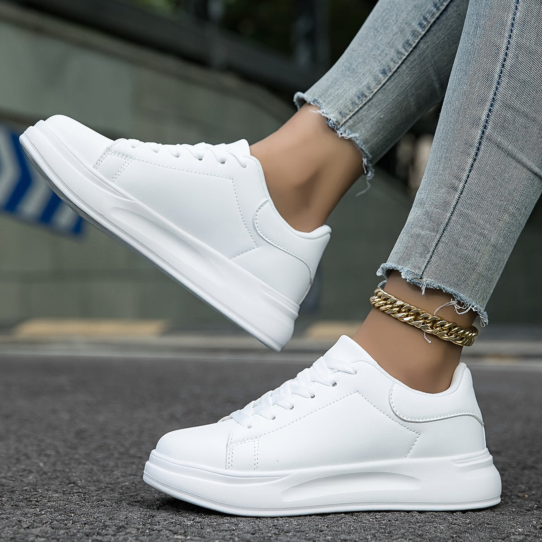 Zapatillas de plataforma HERTA para mujer, un estilo casual y urbano que eleva cualquier look de verano.