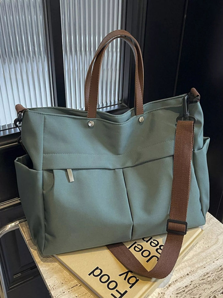Versátil bolso tote de nylon para mujer, ultraligero y casual. Ideal como bolso de diario o para viajes.
