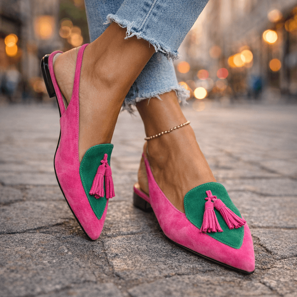 Mules bicolores elegantes para mujer con pompones y punta afilada, perfectos para un estilo chic de verano.