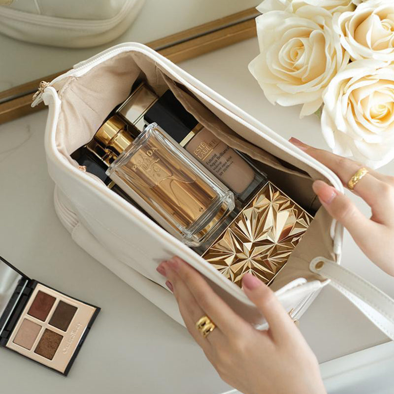 Estuche de belleza de PU para mujer. Organizador de viaje compacto y espacioso para tus cosméticos.