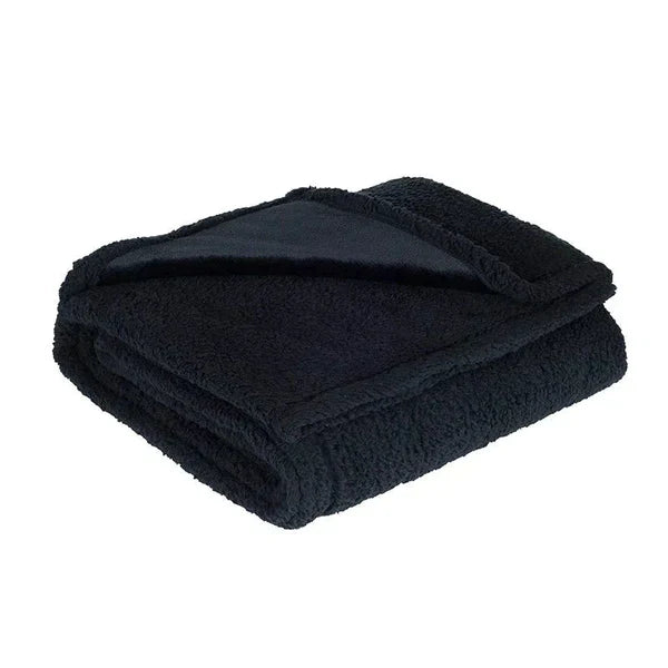 Manta para mascotas, impermeable y suave, en tonos neutros. Ofrece protección y confort en el hogar. Fácil limpieza.