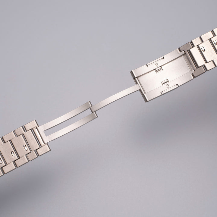 Correa de reloj inteligente de titanio. Diseño unisex, ligero y resistente con cierre magnético.