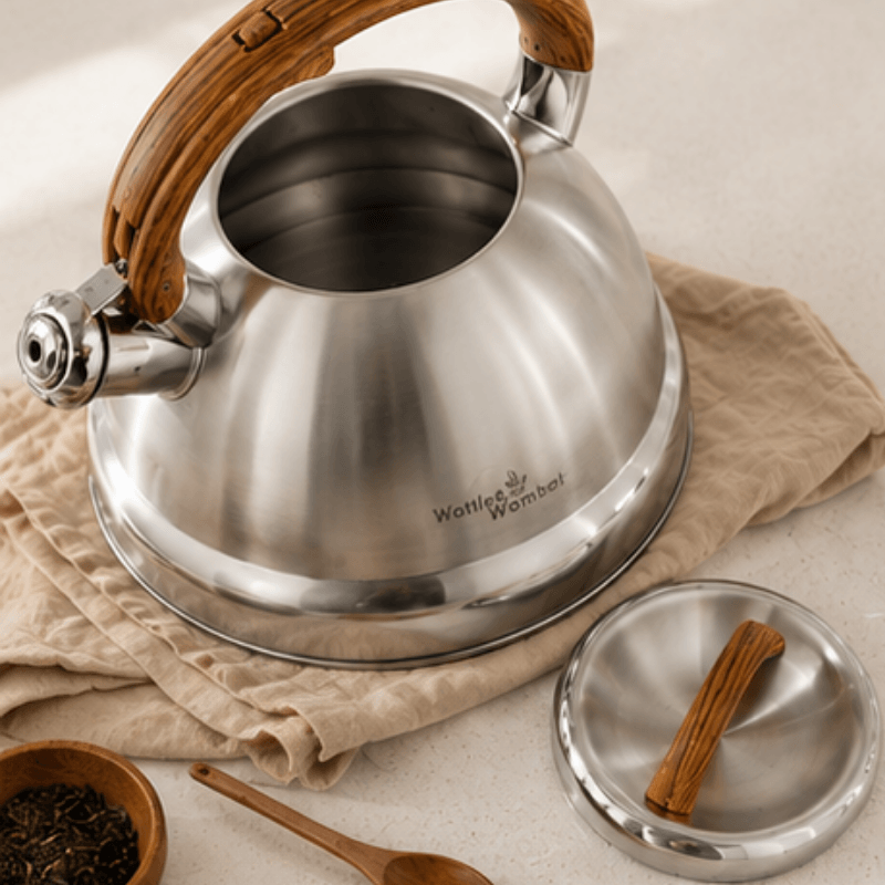Tetera de acero inoxidable con silbido, perfecta para camping o cocina moderna, compatible con gas/inducción.