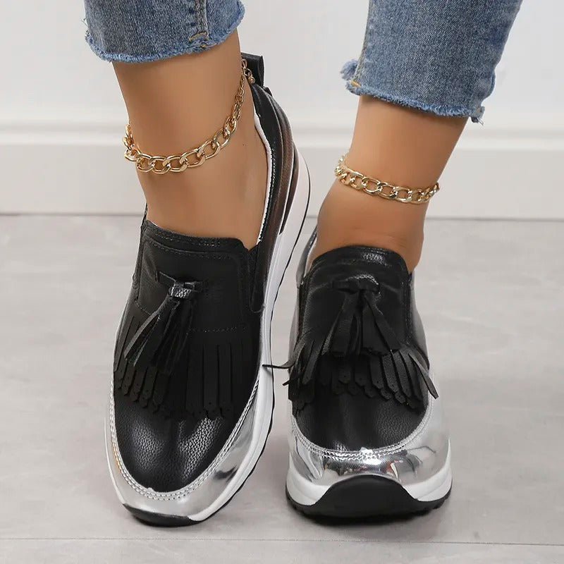 Zapatillas SERALIA para mujer con plataforma, flecos y diseño urbano. Ideales para moda casual.