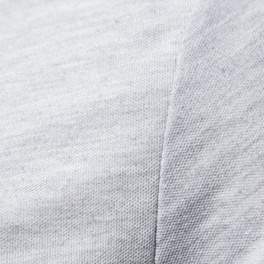 Elegante polo de manga larga para hombre, ajuste entallado, ropa masculina cómoda y moderna.