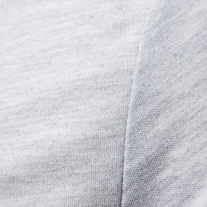 Elegante polo de manga larga para hombre, ajuste entallado, ropa masculina cómoda y moderna.