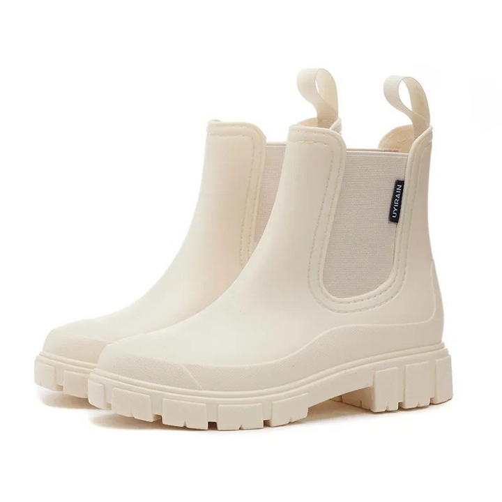 Calzado femenino: botas Chelsea CARLA, impermeables y cómodas, ideales para caminar en lluvia.